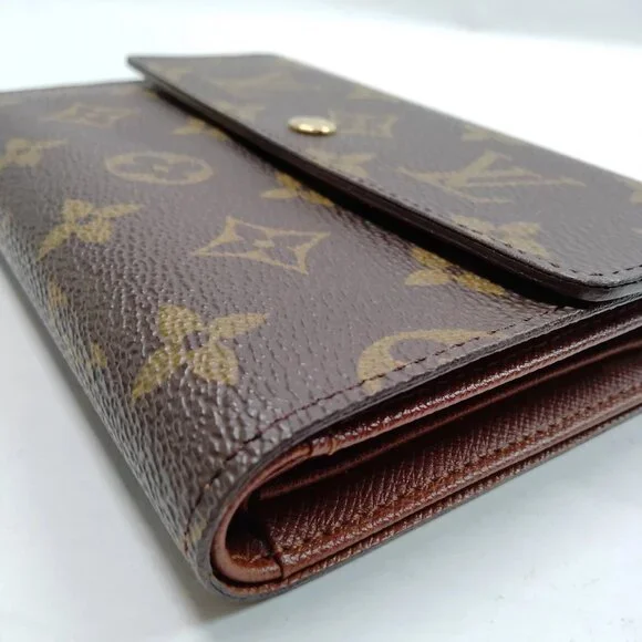 Authentic Louis Vuitton Brown Monogram Wallet mn398-030526
